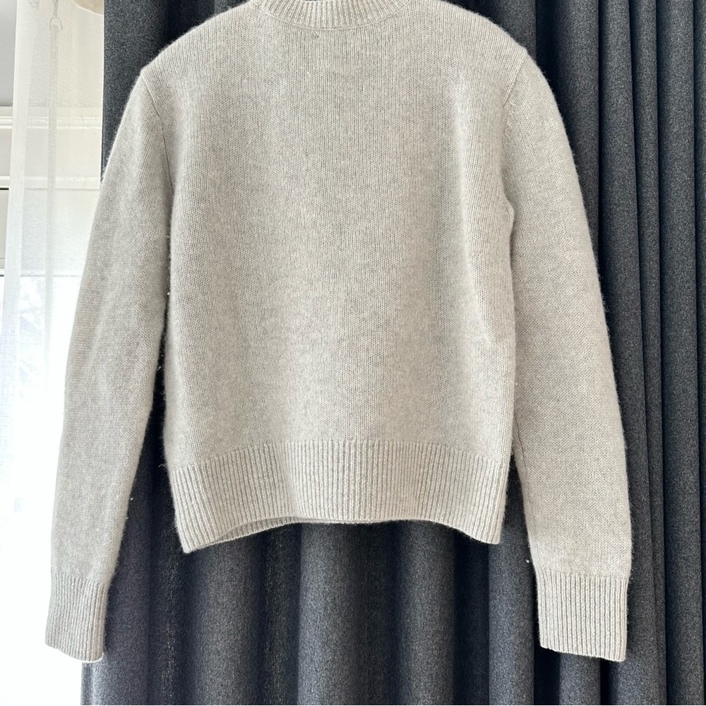 Joie Gray Cashmere Crew Neck Sweater Large - Picture 2 of 6